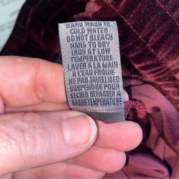 One by Chapter One Wine Colored Velvet Joggers With Pockets Size Medium - Picture 8 of 10